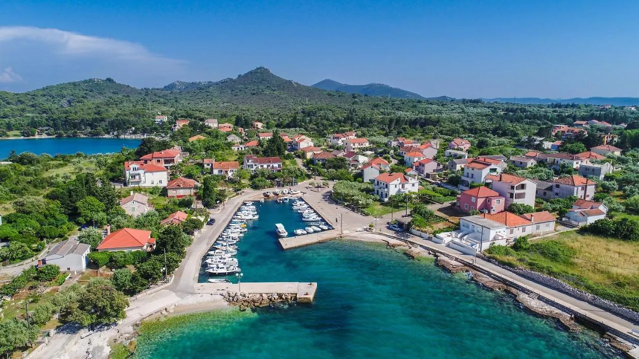 Apartments With A Parking Space Ugljan - 8527 Croatia